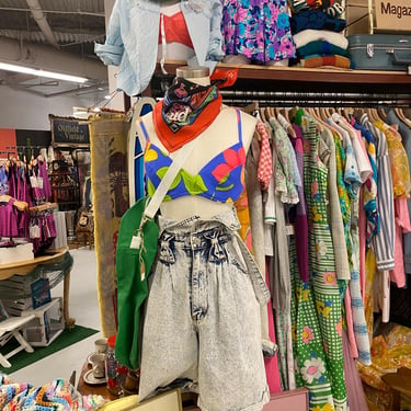 Vintage 80s Jordache Dark Blue Acid Wash Jean Shorteralls Stone Wash with Oversized Fit; 90s Denim Oversized Dark Wash Spring Overalls Bows 