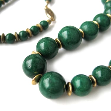 Emerald Green Color Quartz Necklace, Knotted Jade Necklace with Gold Spacers, Graduating Size Beads, Asian Jewelry, Chinoserie, Old Clasp 