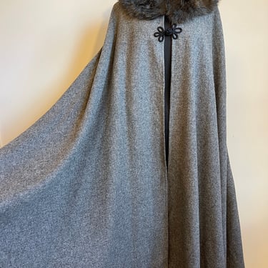 1970s Grey Cape with Faux Fur Collar 