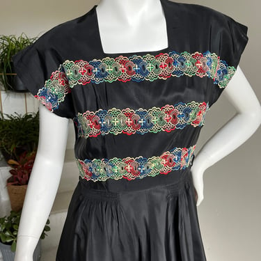 1950s Black Taffeta Dress With Colorful Embroidery Party Cocktail Holiday 36 Bust Vintage 