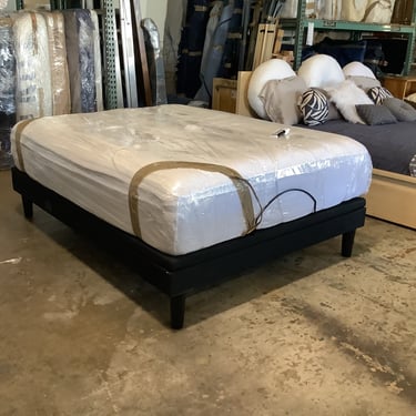 Queen adjustable bed (B083)