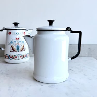 Vintage White Enamel Pitcher White with Black Handle Outdoors Camping Tea Kettle Coffee Pot French Farmhouse Modern Farmhouse Rustic Antique 