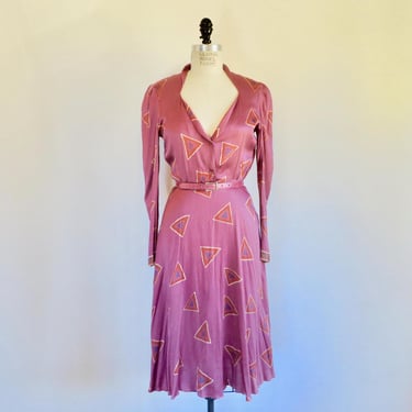 1970's Mauve Light Purple Silk Geometric Print Day Dress Oleg Cassini Sweetheart Neckline Long Sleeves Wear to Work Office 26