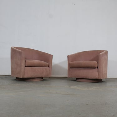 Pair of Mid-Century Modern Milo Baughman Style Swivel Club Chairs 