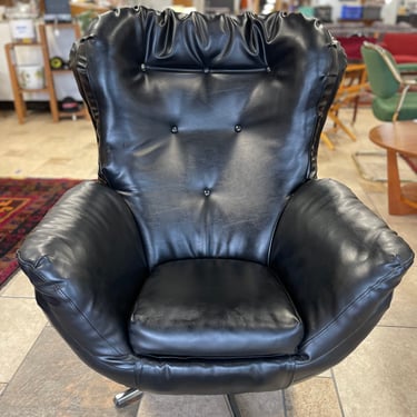 Mid Century Black Vinyl Swivel Chair on Chrome Base