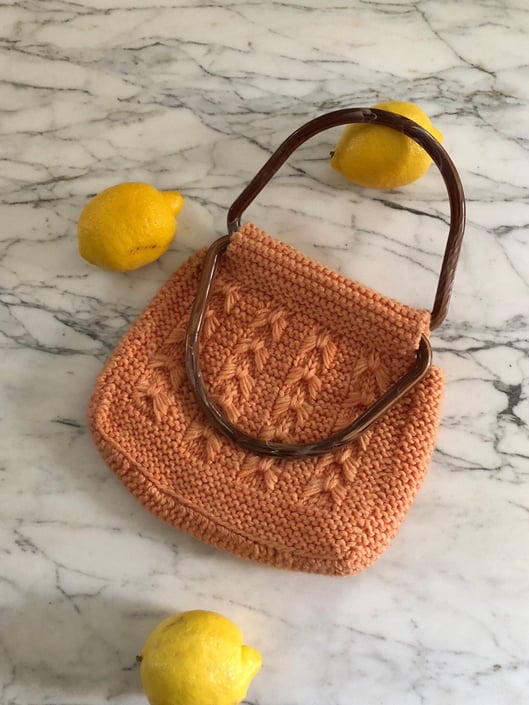 70s hand knit purse / vintage peach wool cable knit soft bag purse + lucite top handle purse handbag 