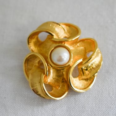 Vintage Gold Metal and Faux Pearl Brooch 