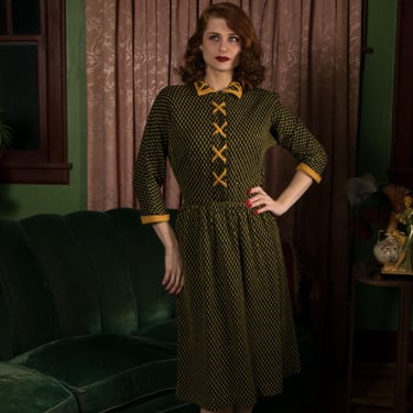 1950s Dress -  Vintage 50s Tweed Day Dress in Brown, Black and Grey Wool with Defined Waist and Pockets 