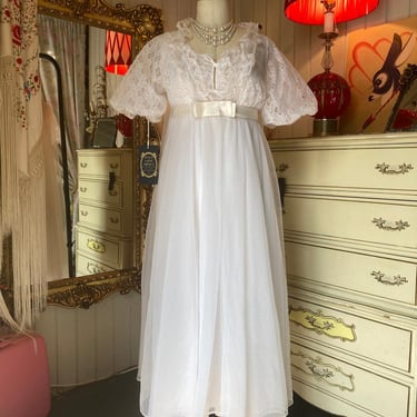 Vintage 1950s white chiffon peignoir set 50s 2 piece robe nightgown Radcliffe s 