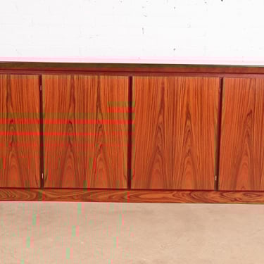Skovby Danish Modern Rosewood Sideboard Credenza, Circa 1970s