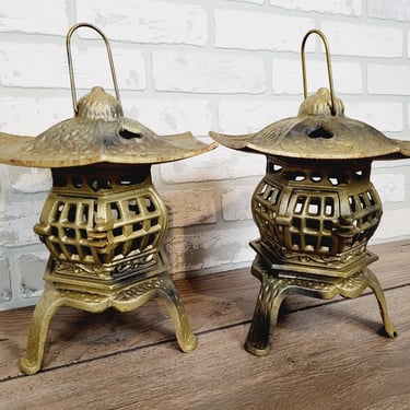 Vintage Set of 2 Gold Metal Lantern Asian Pagoda Outdoor Lawn Decor 