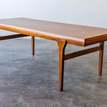 Danish Expandable teak coffee table designed by Johannes Andersen 