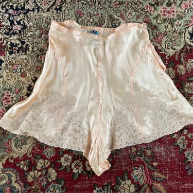 Vintage peach silk tap pants, 1930’s peach pink lingerie, French ecru lace, flapper lingerie, S 