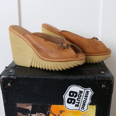 vintage 1970s Cherokee platform sandals • tooled leather open toe wedges 