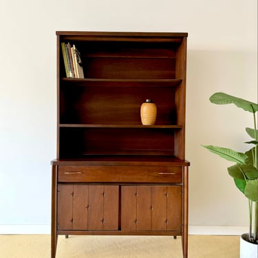 Vintage Mid Century Broyhill Saga Hutch / Shelf / Credenza