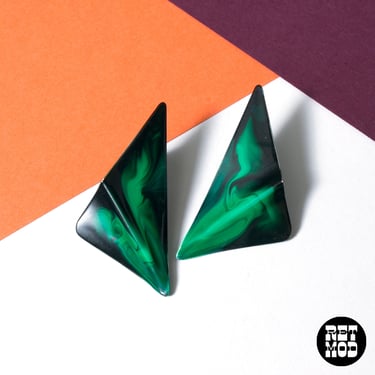 Fab Vintage 80s Green Triangle Swirl Metal Earrings 