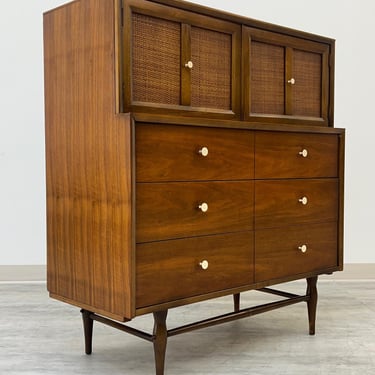 Harmony House Mid-Century Modern 5-Drawer Dresser / Gentlemans Chest (SHIPPING NOT FREE) 