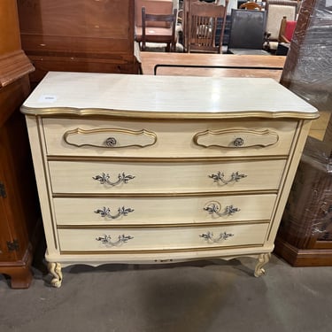 French Provincial Style 3-Drawer Dresser