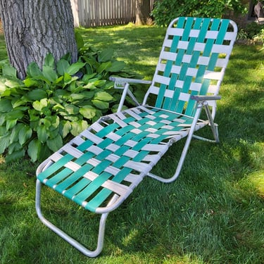 Vintage White and Green Webbed and Aluminum Folding Garden/Lawn Lounge Chair 