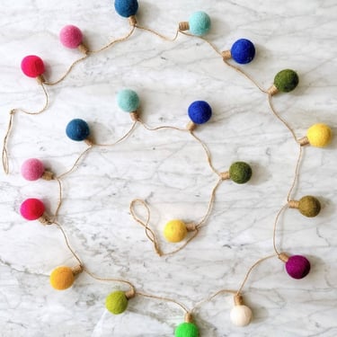 Felt Color Ball Lightbulb Garland