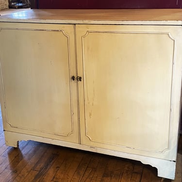 Sligh Cream Colored Cabinet w Divider Drawers