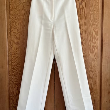 White pleated pants