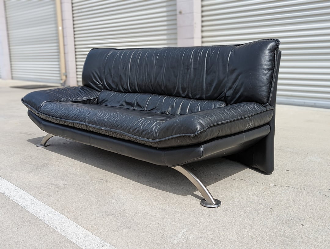 Vintage Postmodern Italian leather sofa, 1980s