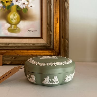 Vintage Green Wedgwood Scalloped Trinket Box
