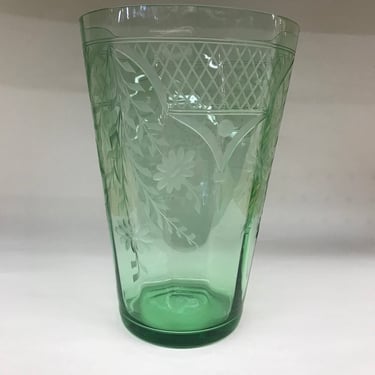 Beautiful etched uranium glass vase 