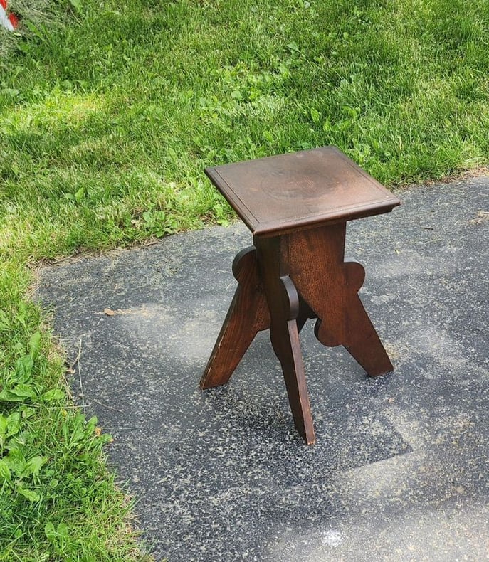 Hand Crafted Arts and Crafts Pedestal. Original Finish. 12x12x20" tall. Circa 1920. Top 12" square. Leg span 18". Height 20".