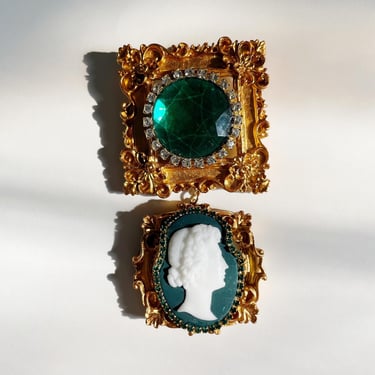 Living painting cameo brooch 