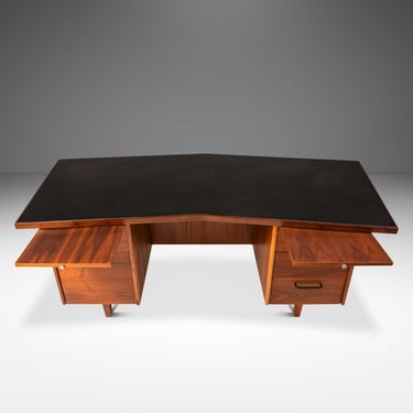 Mid-Century Modern V-Shaped Walnut Executive Desk w/ Black Leather Top After Harvey Probber, USA, c. 1960s 