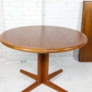 Vintage MCM scandinavian round / oval extendable teak dining table by E.Valentinsen | Free delivery only in NYC and Hudson Valley areas 