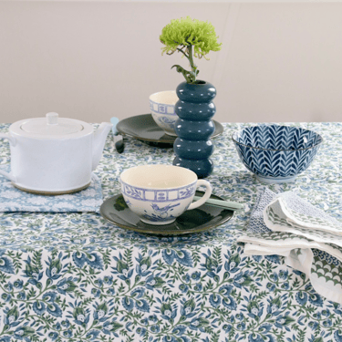 Rozablue | Floral Tablecover in Cranberry Blue