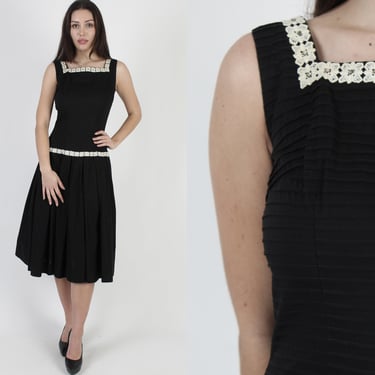 1950s Black White Full Skirt Dress / 50s Elegant Drop Waist / Vintage Circle Skirt Rockabilly Party Outfit / Cotton Mini Midi 