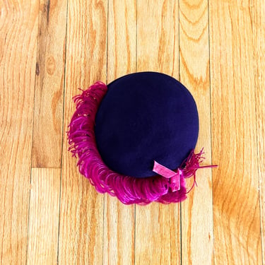 40s/50s Navy Wool Hat with Fuchsia Pink Feather and Velvet Bow | 