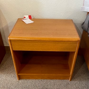 Nightstand (2)<br />Teak<br />Made in Denmark<br />L 24 x D 18 x H 20