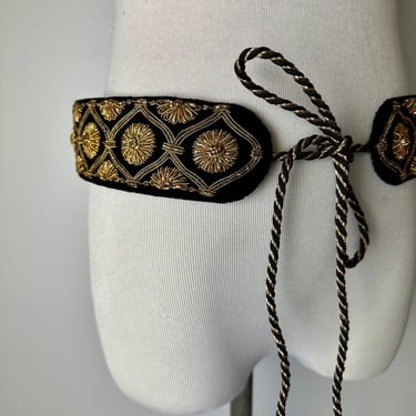 Vintage 70’s India Indian belt~ woven gold metal thread embroidery tassels~ black velvet ornate metallic Open size ethnic costuming sash 