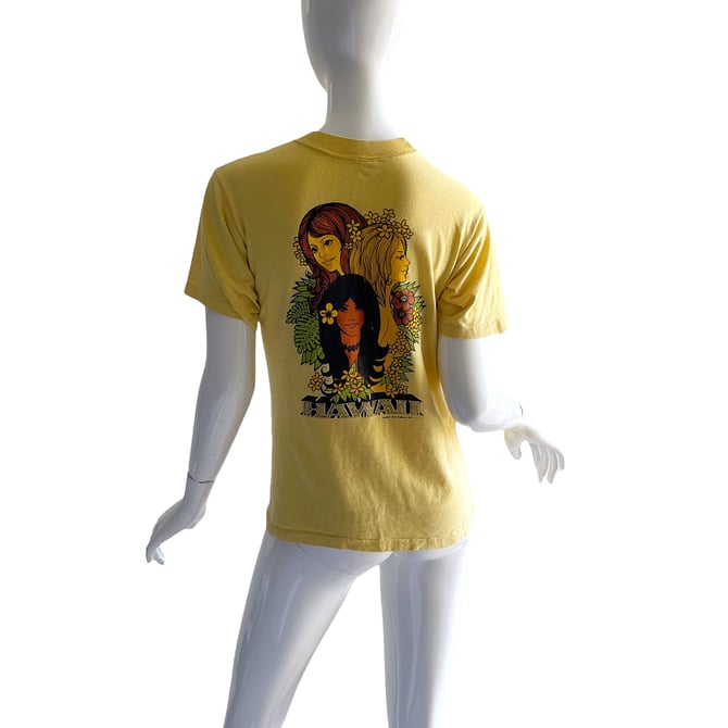 70s Vintage Hawaiian Hele Mai T Shirt / 1970s Hawaii Collector Pop Art Shirt / Psychedelic Mermaids Surfer Girl T Shirt Small 