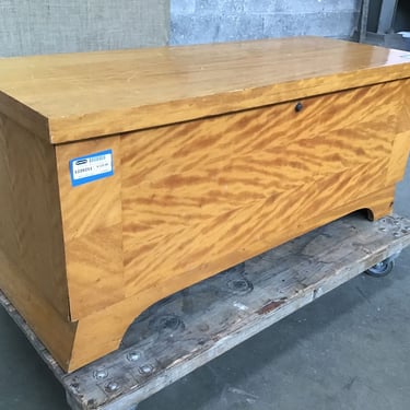 &#8217;50 Lane Cedar Chest w/ Figural Maple Exterior (Seattle)