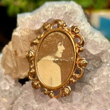 Mourning Jewelry Antique Brooch 1920s Flapper Girl Bob Haircut Photograph Photo 