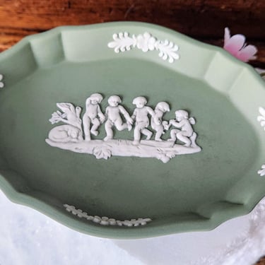 Vtg Wedgwood Dish England w/ Cherubs~Green & White Jasperware Trinket Dish 