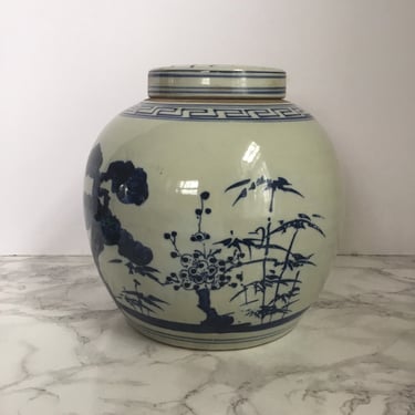 Vintage Blue and White Ginger jar - Porcelain Asian Vase  - Chinoiserie Blue White Decor 