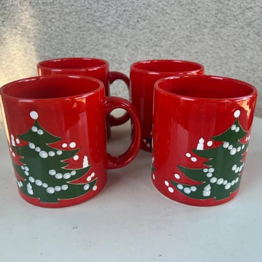 Vintage Waechtersbach set 4 red mugs with Christmas tree theme size 4” x 3” 