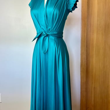 70’s Jewel green Wrap dress~ authentic vintage Slinky sleek knit~ shimmer Disco~ plunging neckline~ sexy dancing dress~ Size XS petite 