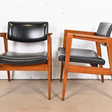 Jens Risom Style Mid-Century Modern Solid Walnut Lounge Chairs by Gunlocke, Pair