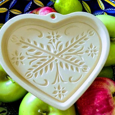 Pampered Chef Heart Mold~Ceramic Shortbread Mold 