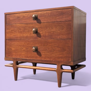 Mid Century Modern Henredon Walnut Cabinet 