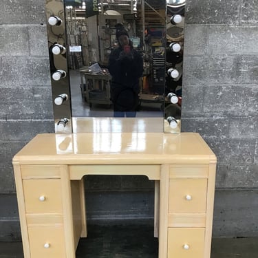 Natalie Portman’s Makeup Vanity (Seattle)