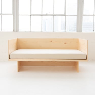 Minimalist Daybed in pine (mattress NOT included) 